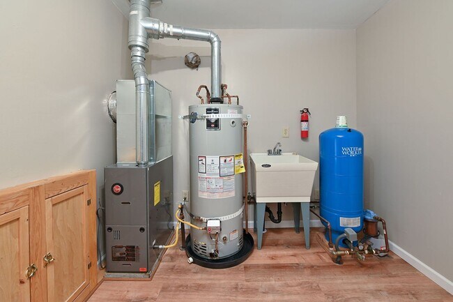 Building Photo - ADORABLE YEAR-ROUND SOLDOTNA HOME!