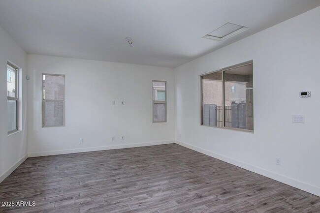 Building Photo - 4708 E Daley Ln