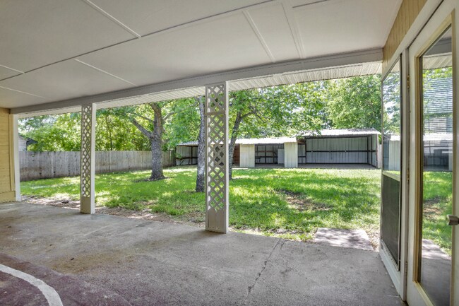 Building Photo - 705 E 9th Ave