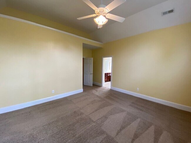 Building Photo - 131 Barclay Valley Dr