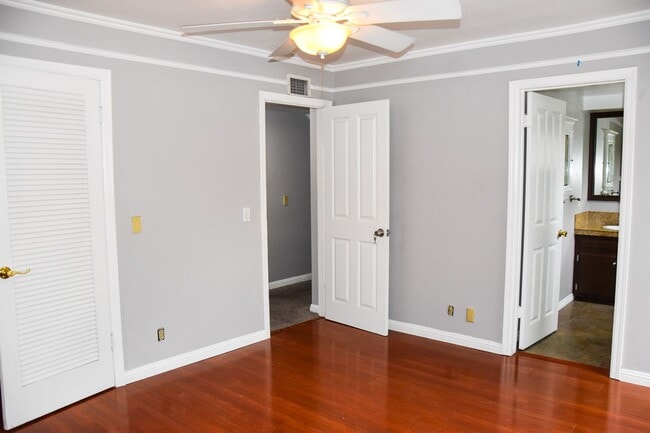 Building Photo - Large Home in North Orange