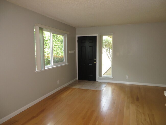 Building Photo - 2505 Prescott Rd
