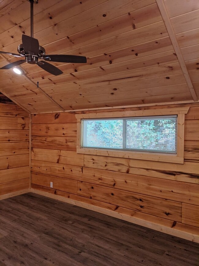 Building Photo - Private Black Mountain Cottage