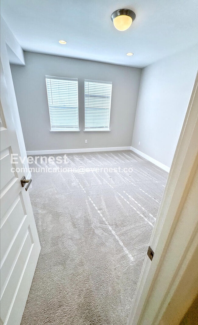 Building Photo - 404 Longden Ave