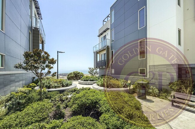 Building Photo - SF Shipyard - 3 BR, 2.5 BA Townhouse 1,634...