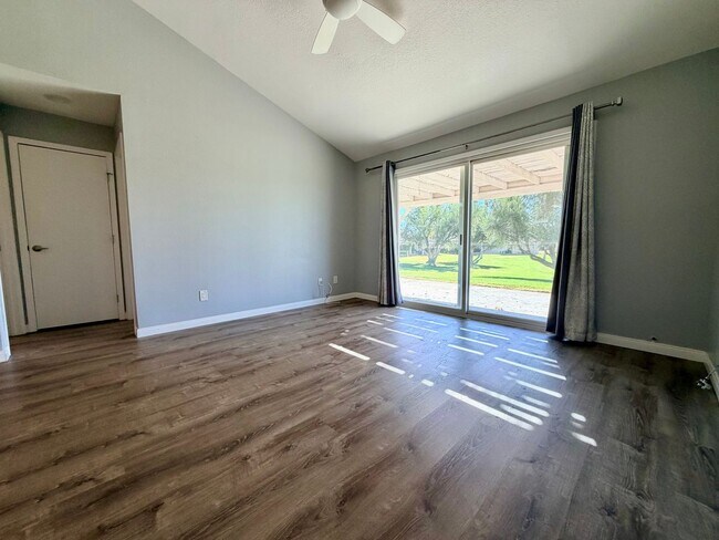 Building Photo - AVAILABLE NOW! BEAUTIFUL 2-Bedroom 2 -bathroom Condo in La Quinta Palms!