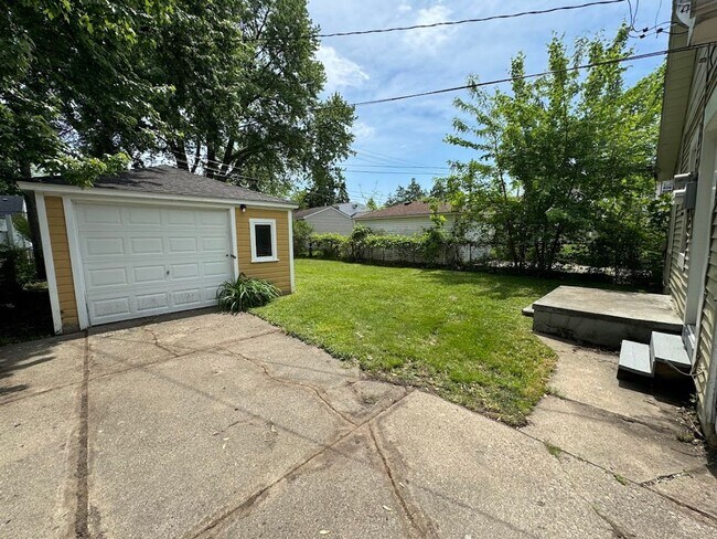 Building Photo - 1 bed, 1 bath single family Ferndale home with garage