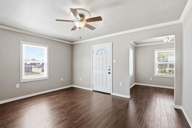 Building Photo - 3201 McCart Ave