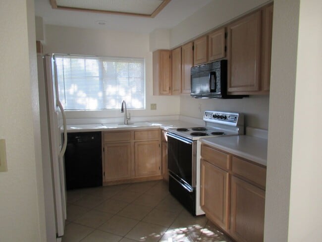 Building Photo - Single Level Townhome in Scottsdale!