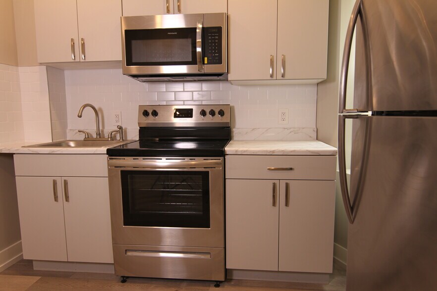 Building Photo - 1649 Pratt St