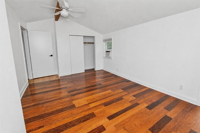 Building Photo - 6027 Bluebell Cir