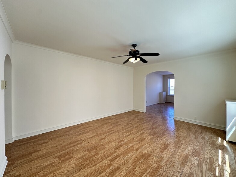 Building Photo - 5819 N Saint Louis Ave