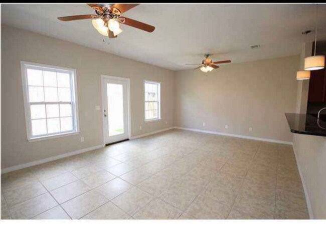 Building Photo - 992 Leigh Ann Ln