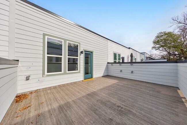 Building Photo - 515 Motivation Cir NW