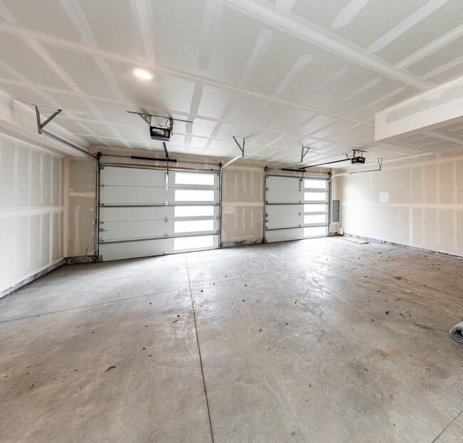 Building Photo - Luxury Executive Westside Townhouse with E...