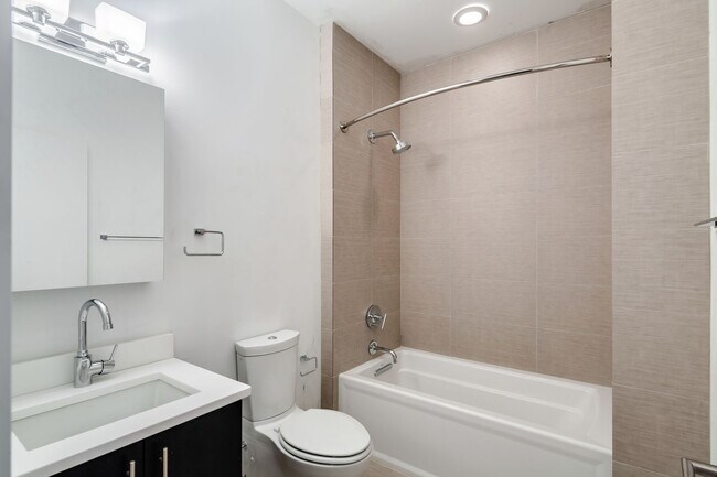 Building Photo - Northern Liberties Townhome with Garage