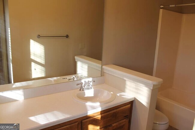 Building Photo - 5745 Hendrix Rd