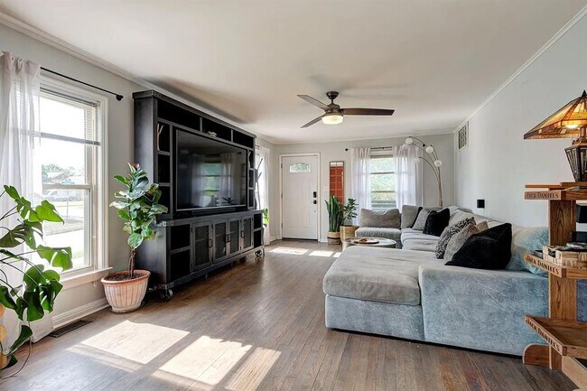 Building Photo - 3801 NW 25th St