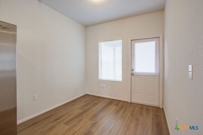 Building Photo - 324 Kenai Dr