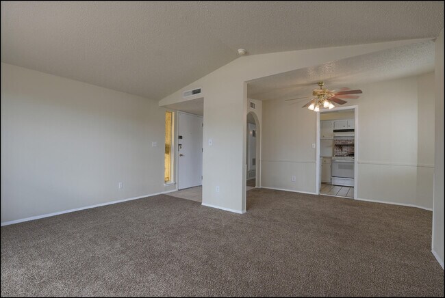 Building Photo - 4109 Roxbury Dr
