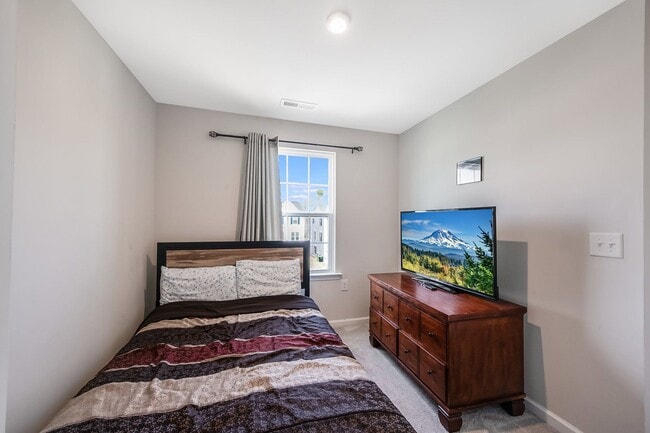 Building Photo - 6616 Pathfinder Wy