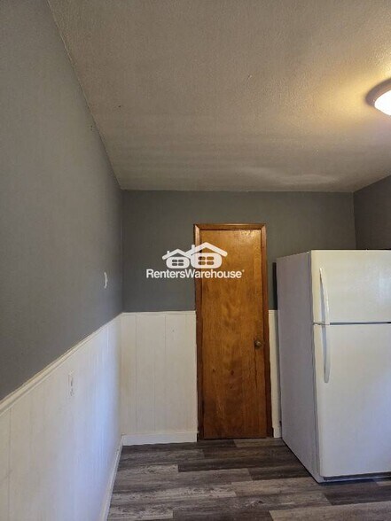 Building Photo - 8553 Jenny Dr