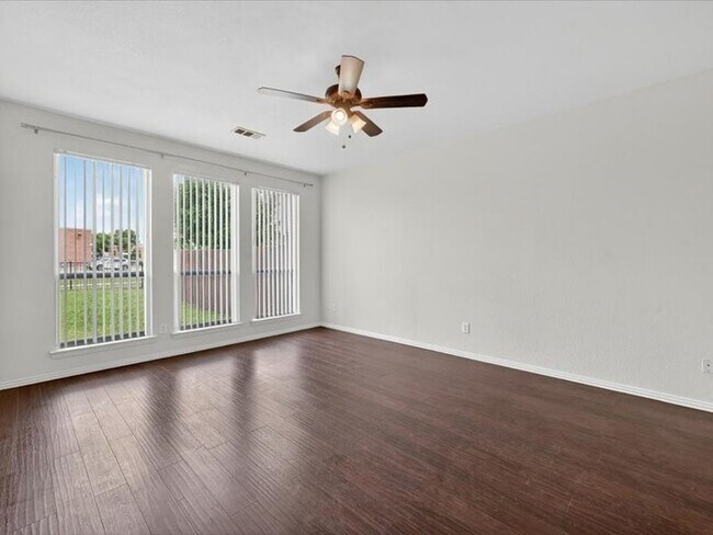 Building Photo - 11068 Downbrook Dr