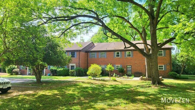 Building Photo - 5805 Nottoway Ct