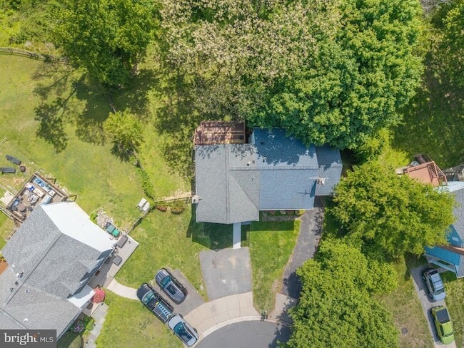 Building Photo - 11 Noblewood Ct