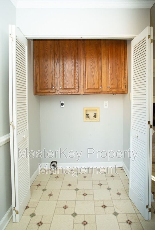 Building Photo - 1109 Balmoral Dr