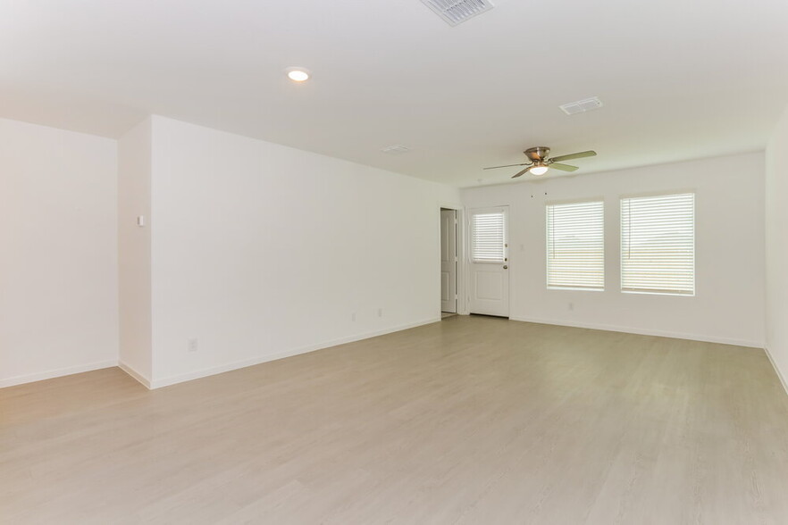 Building Photo - 1727 Crossbill St