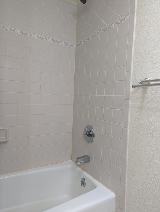 Building Photo - Two bedroom near Twin Peaks Golf Course!