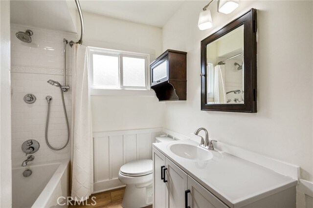 Building Photo - 413 N Paulina Ave