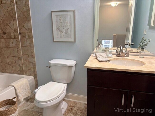 Building Photo - 6540 S Kenwood Ave