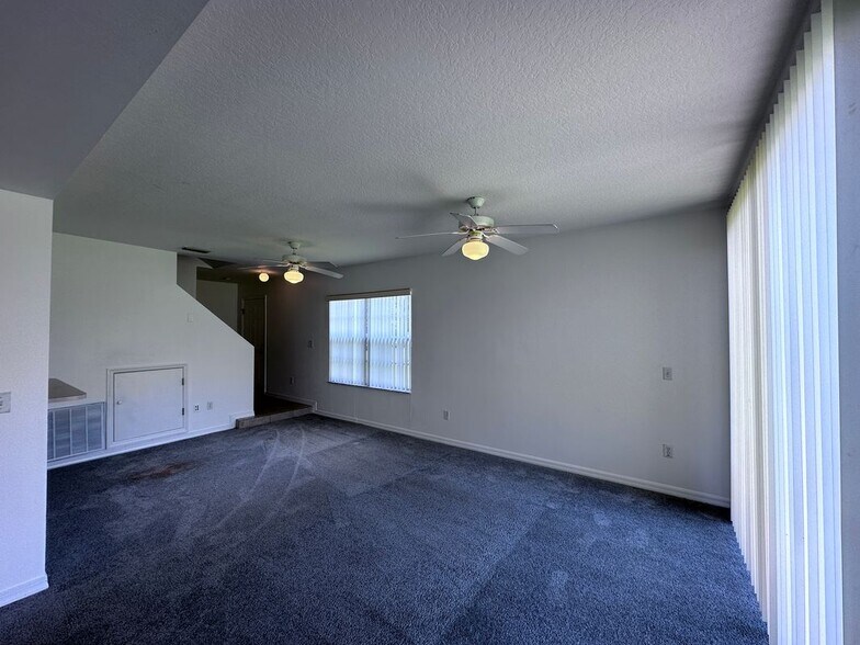 Building Photo - 307 Coconut Palm Way