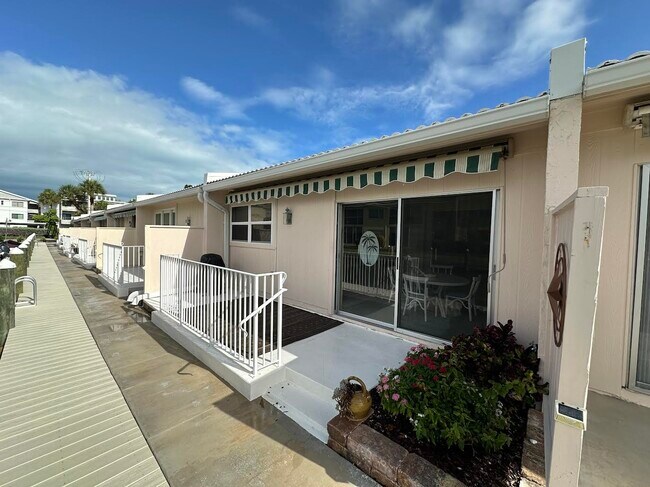 Building Photo - 907A Gibbs Rd