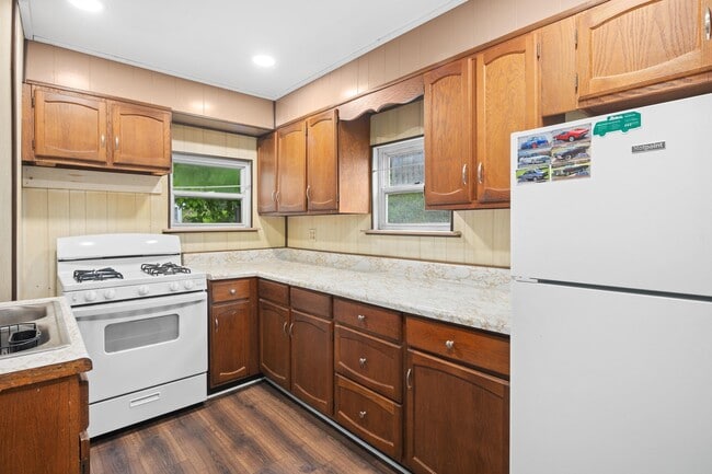 Building Photo - 104 Smithtown Rd