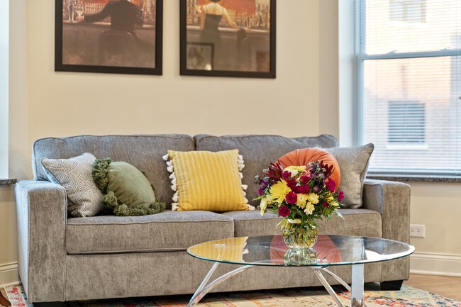 Building Photo - 2117 W Irving Park Rd