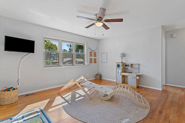 Building Photo - 4 Bed 2 Bath Near Fort Carson!