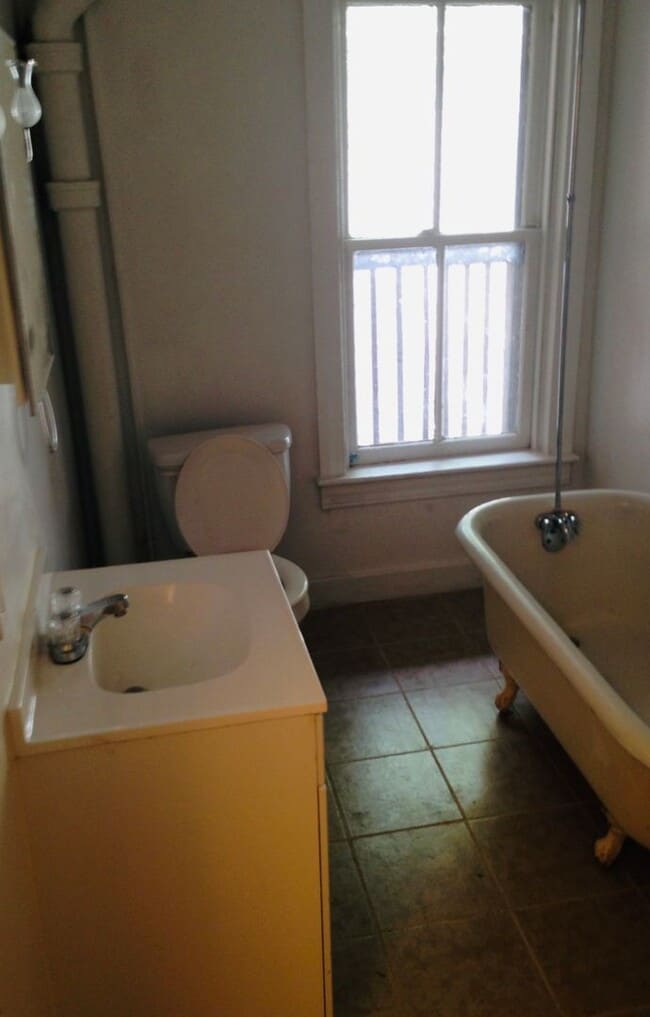 Building Photo - Spacious 3 bedroom 1 Bath - York City SD