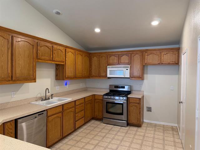 Building Photo - 6360 Geneva Ln