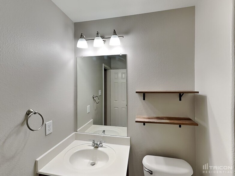 Building Photo - 9025 Puerto Vista Dr
