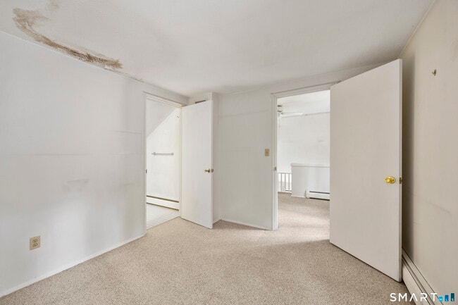 Building Photo - 2 Earls Ct