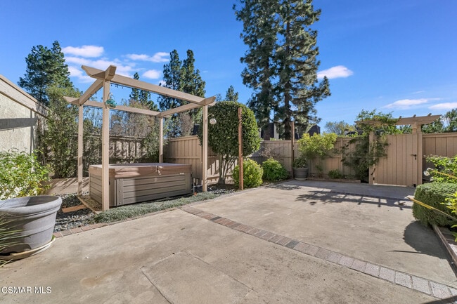 Building Photo - 2995 Dogwood Cir