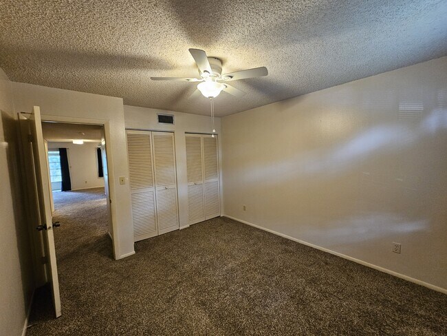 Building Photo - 593 Midway Dr