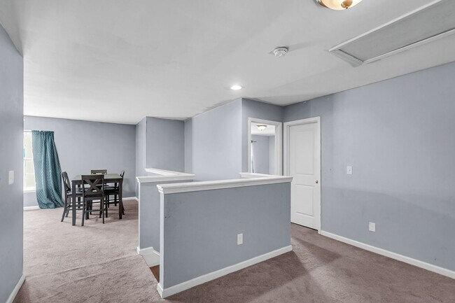 Building Photo - Beautiful & Bright 5BR Home with Large Bac...