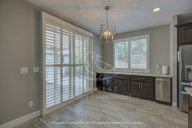 Building Photo - Offering a 6 Month Lease | 4 Bedroom 3 Bathroom Plumas Lake Beauty!