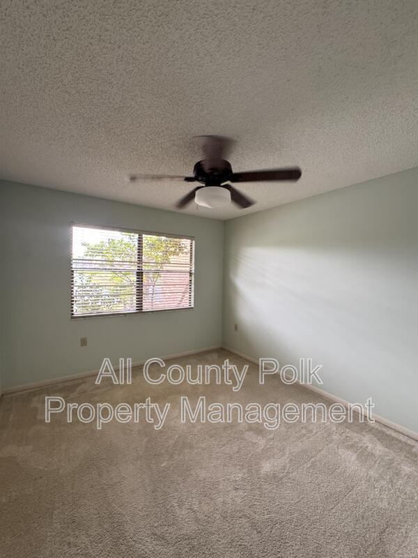 Building Photo - 542 Lake Carolyn Cir