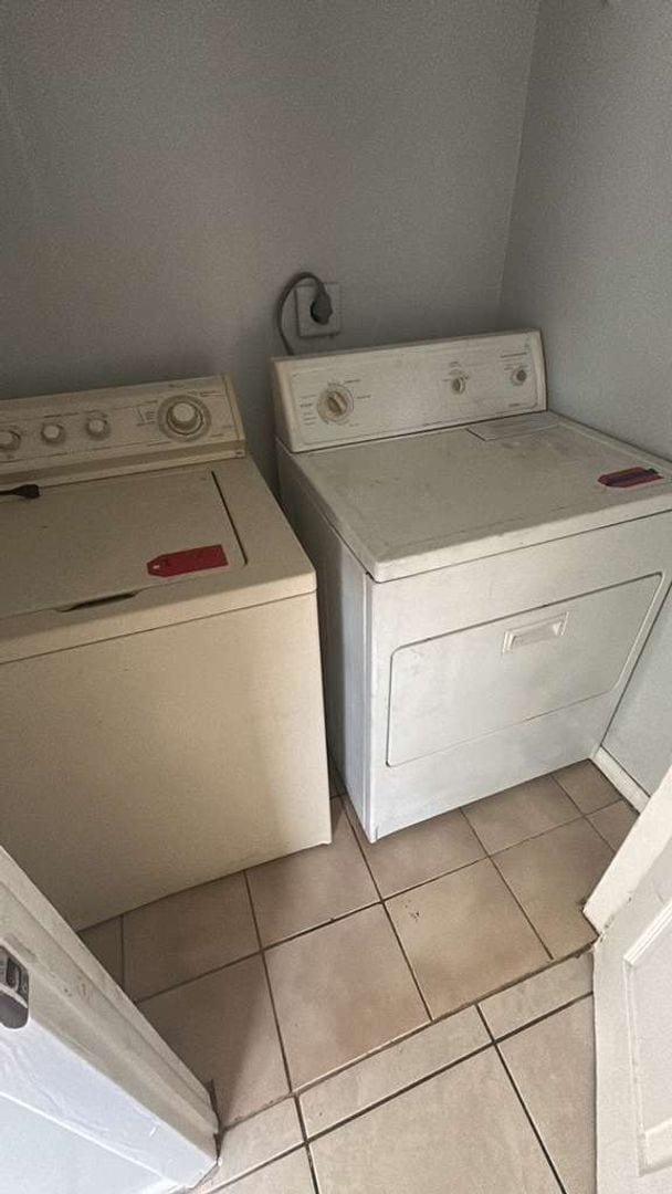 Building Photo - SECTION 8 ACCEPTED! Charming Tampa Home in Quiet Neighborhood – Convenient Central Location!