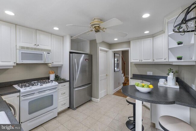 Building Photo - 1541 Doxbury Rd